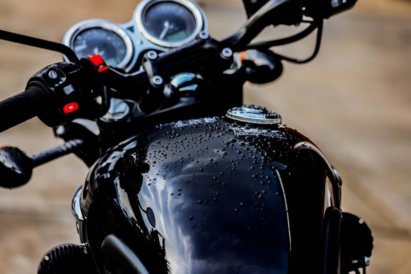 Cargue la imagen en el visor de la galería, WASH&WHIPS MotoPro Motorcycle Detailing Kit - Clean, Shine & Protect