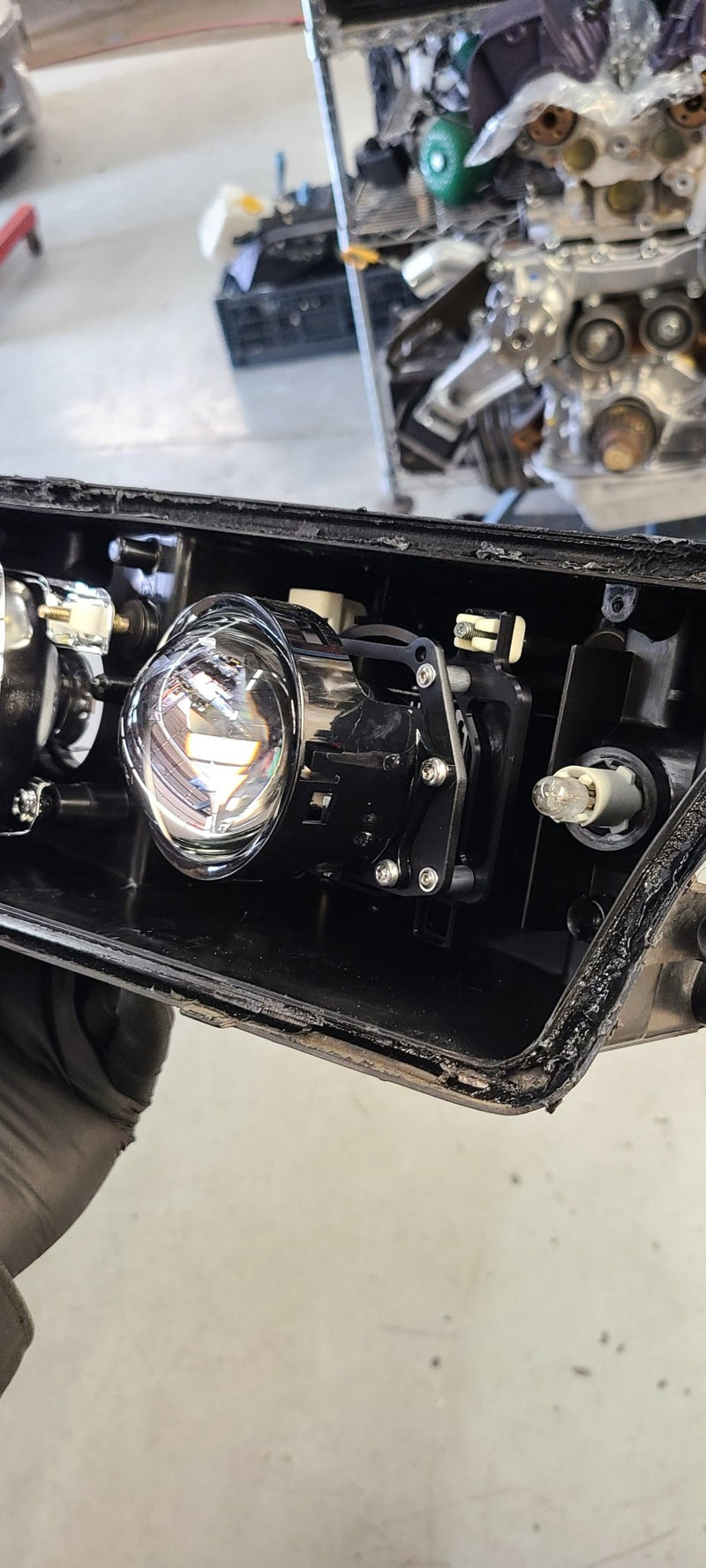 Load image into Gallery viewer, U.P.G R32 Skyline Bi-Led headlight upgrade kit