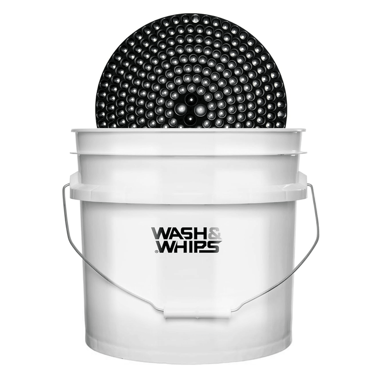 ギャラリービューアに画像をロードする, WASH&WHIPS black plastic grit guard particle interceptor inside a white 5-gallon detailing bucket.