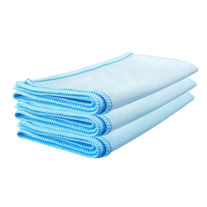 ギャラリービューアに画像をロードする, Three light blue microfiber glass cleaning cloths for automotive detailing, stacked and folded.