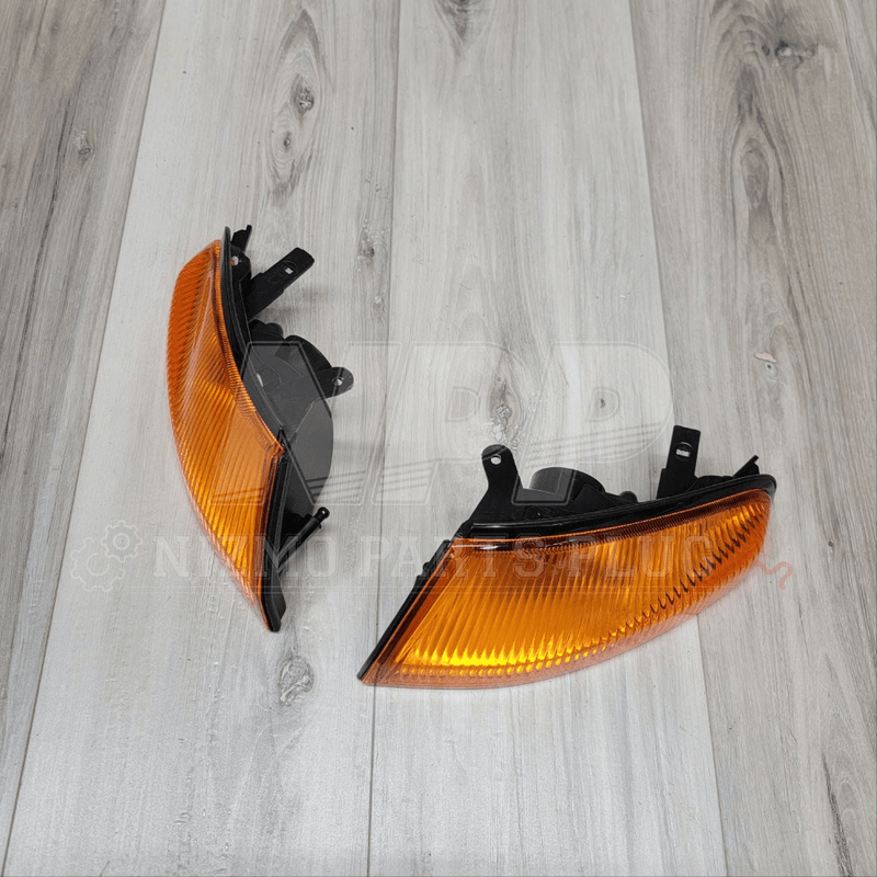 Load image into Gallery viewer, Nissan R32 Skyline GTR Amber Turn Signal Light Lamp Set - NizmoPartsPlug