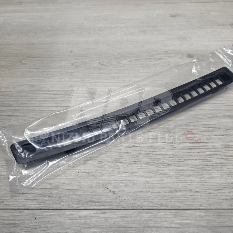 Cargue la imagen en el visor de la galería, MuseJapan R32 Skyline Upper Defroster Vent Set (PRE-ORDER) - NizmoPartsPlug