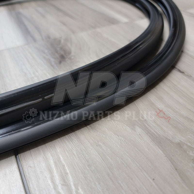 Load image into Gallery viewer, Nissan Stagea Front Windshield Molding and Retainer Set (WGC34/WGNC34) - NizmoPartsPlug
