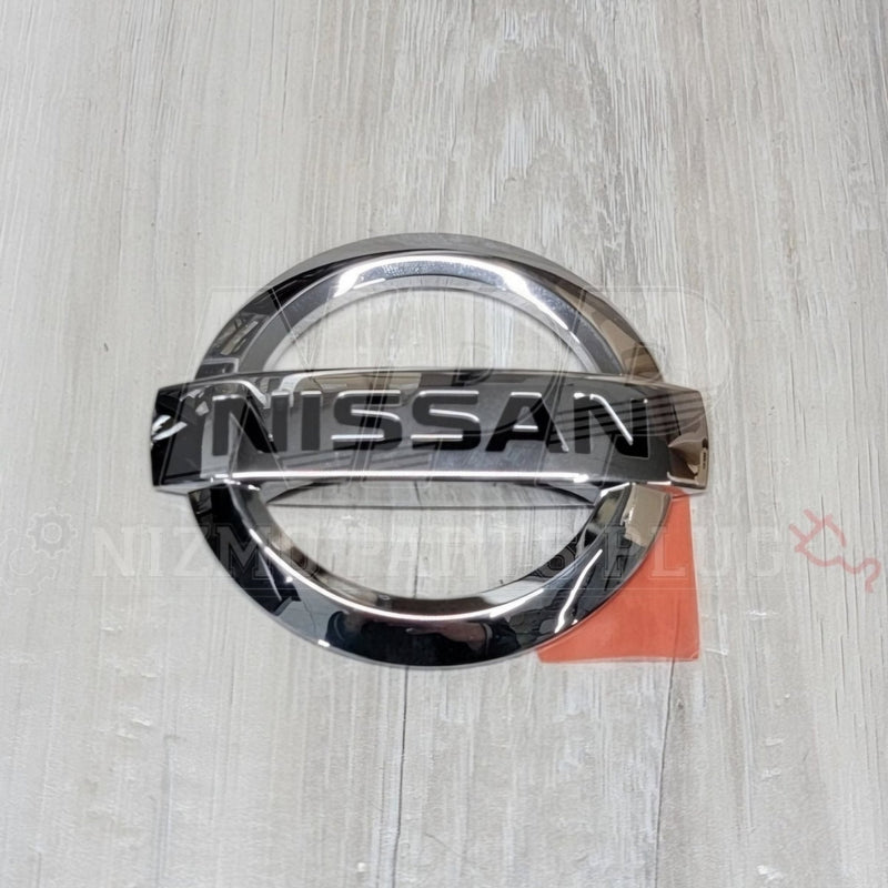 Load image into Gallery viewer, Nissan R34 Skyline GT-R "Nissan" Trunk Emblem (Late) - NizmoPartsPlug