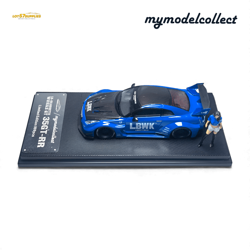 ギャラリービューアに画像をロードする, Blue 1:64 scale diecast Nissan R35 GT-R LB Works with carbon hood, on a display base with a miniature figure.