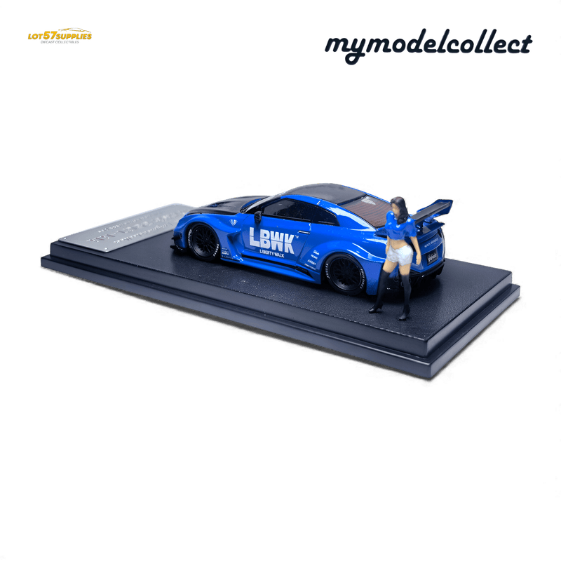ギャラリービューアに画像をロードする, 1:64 scale blue Nissan R35 GT-R LB Works diecast model with figurine on a black display base.