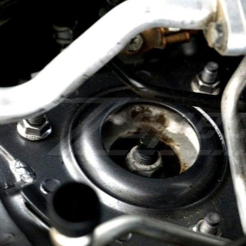 ギャラリービューアに画像をロードする, ZSPEC stainless fastener kit installed on Infiniti Q50/Q60 VR30 engine strut tower, featuring silver hardware.