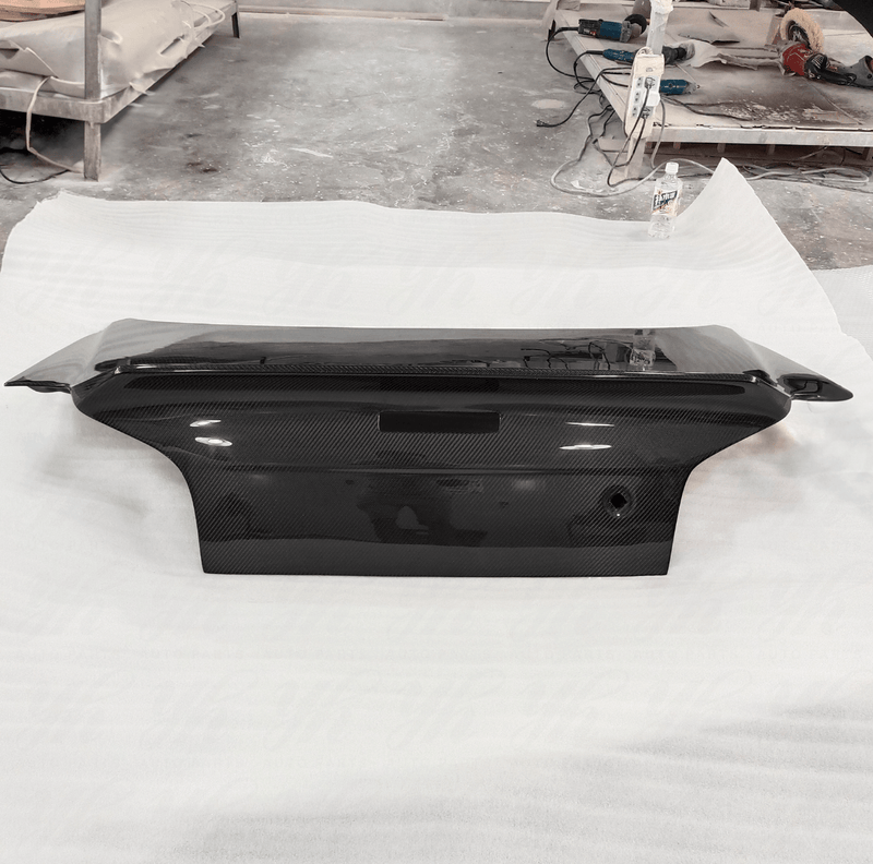 Cargue la imagen en el visor de la galería, Carbon Fiber Ducktail Trunk Lid for Nissan Skyline R34 GTR GTT GT