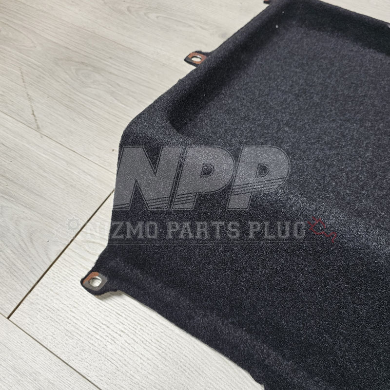 ギャラリービューアに画像をロードする, Black rear shelf parcel finisher for Nissan Z32 300ZX 2+0, showing carpet texture and mounting points.