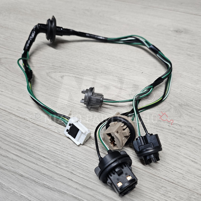 Load image into Gallery viewer, Nissan R34 Skyline Coupe Taillight Socket Sub Harness - NizmoPartsPlug