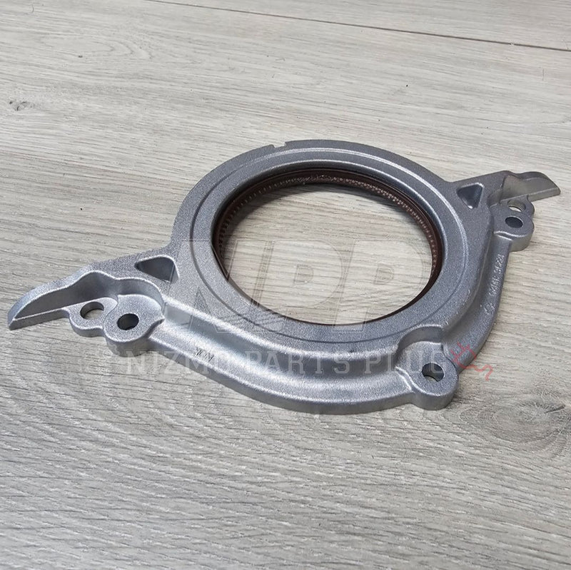Load image into Gallery viewer, Nissan VQ30/35DE Crankshaft Rear Oil Seal & Retainer Assembly - NizmoPartsPlug