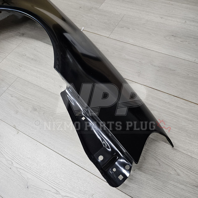 ギャラリービューアに画像をロードする, Glossy black RH front fender for Nissan Skyline R34 GT-R in excellent condition.