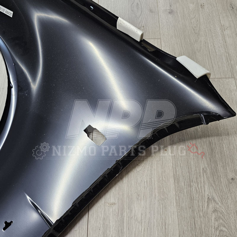 ギャラリービューアに画像をロードする, Black R34 Skyline GTR right-hand front fender assembly with white protective edge trim.