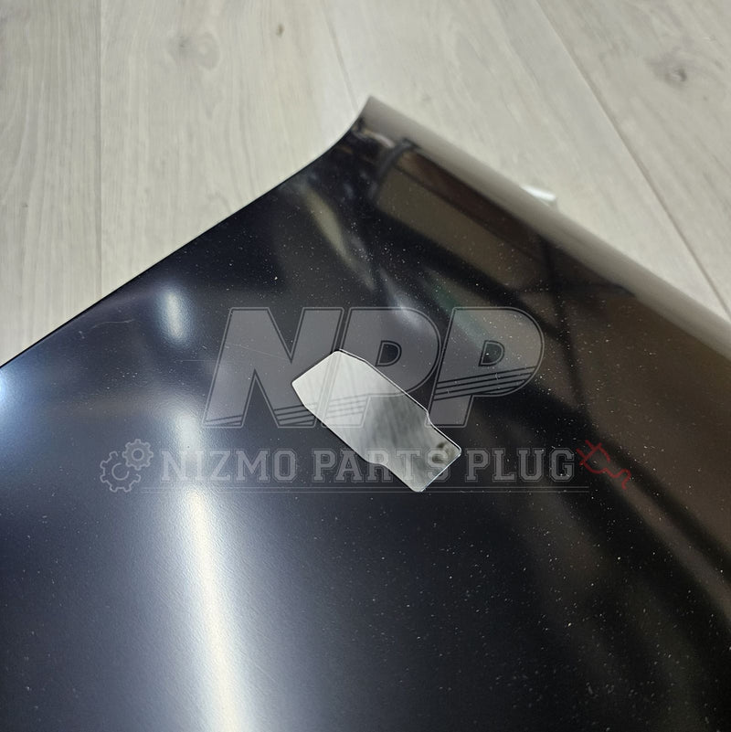 ギャラリービューアに画像をロードする, Black R34 Skyline GTR right-hand front fender in new condition with protective film.