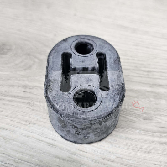 Soporte de parachoques de goma para escape del Nissan R34 Skyline GTT