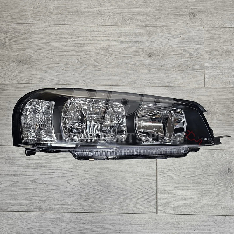 Load image into Gallery viewer, Nissan R34 Skyline Headlight Assembly RH (Halogen) - NizmoPartsPlug