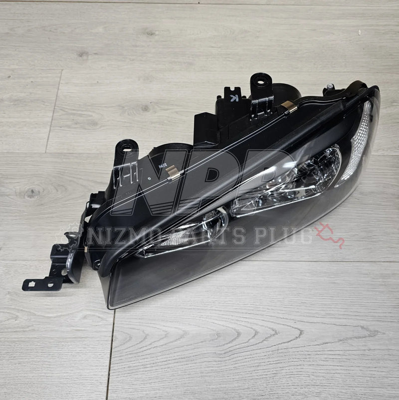 Load image into Gallery viewer, Nissan R34 Skyline Headlight Assembly LH (Halogen) - NizmoPartsPlug