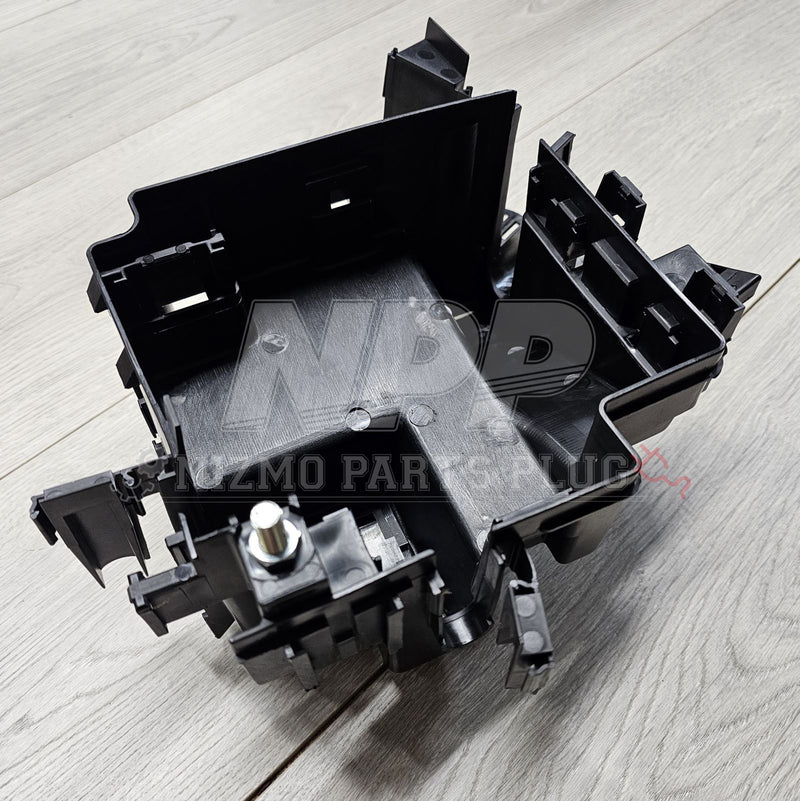 Load image into Gallery viewer, Nissan S14/15 Silvia Fuse Box Assembly Engine Room Complete - NizmoPartsPlug