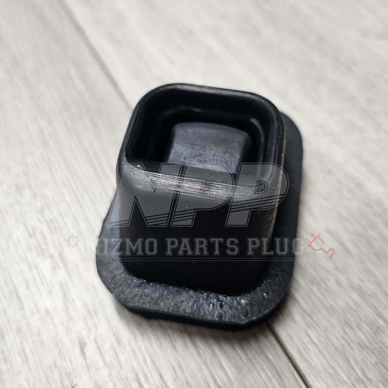 Load image into Gallery viewer, Nissan R32 Skyline GTR Push-Style Clutch Fork Dust Cover - NizmoPartsPlug