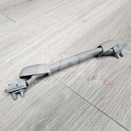 Conjunto de manija de agarre manual del revestimiento del techo trasero del Nissan R32 Skyline Coupé