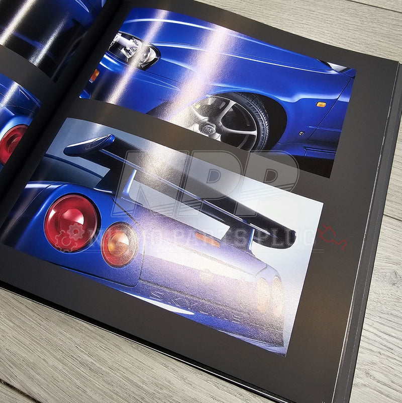 Load image into Gallery viewer, Nissan Skyline BNR34 GT-R Hardcover Dealer Information Booklet
