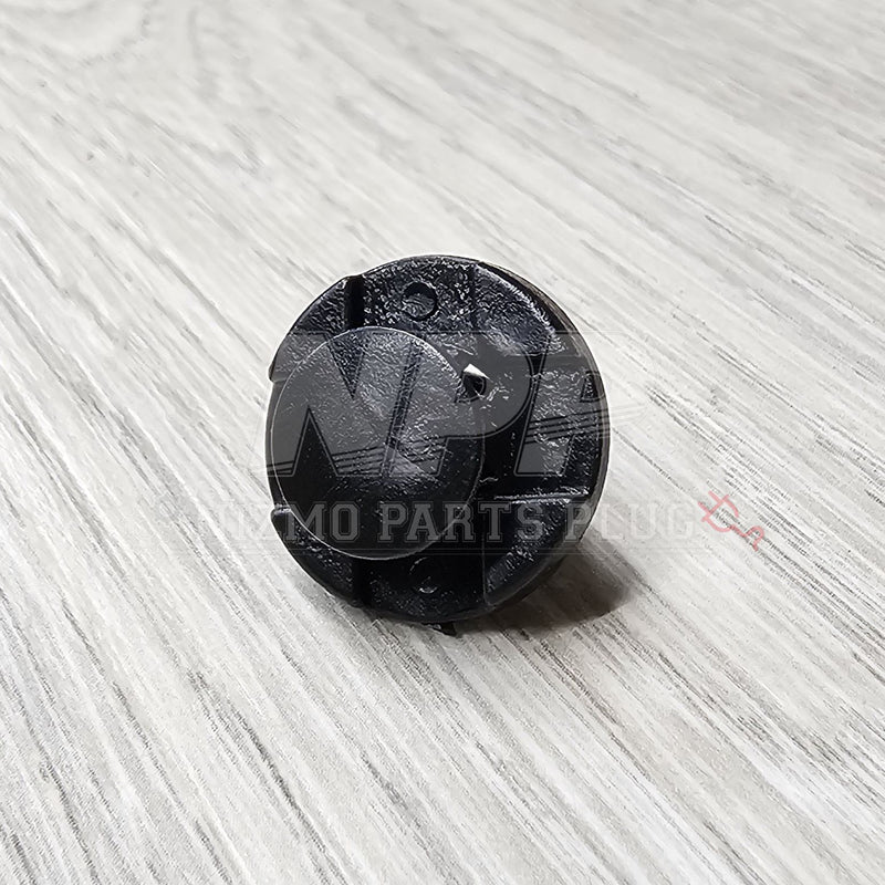 Cargue la imagen en el visor de la galería, Nissan Exterior/Interior Mounting Pressure Clip - NizmoPartsPlug