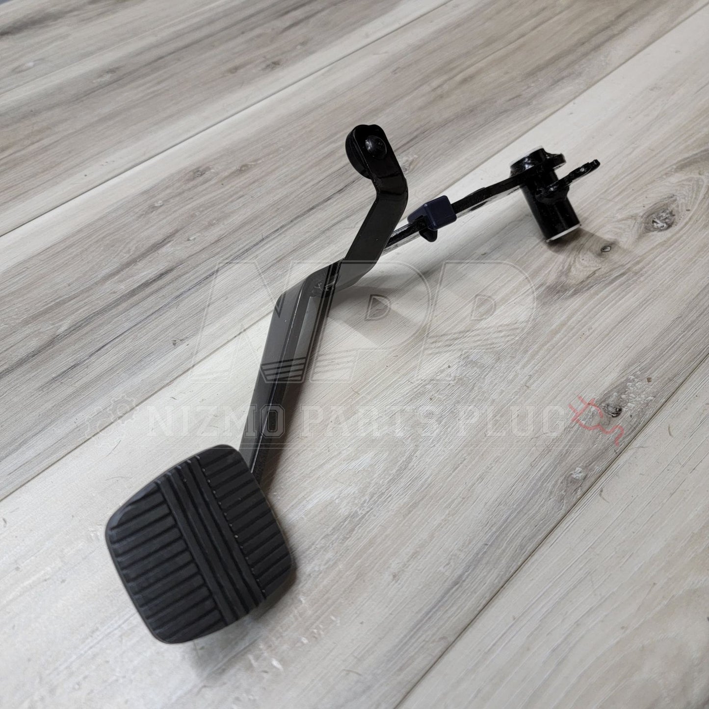 Nissan S14 Silvia/240sx Clutch Pedal Arm with Rubber Pad - NizmoPartsPlug