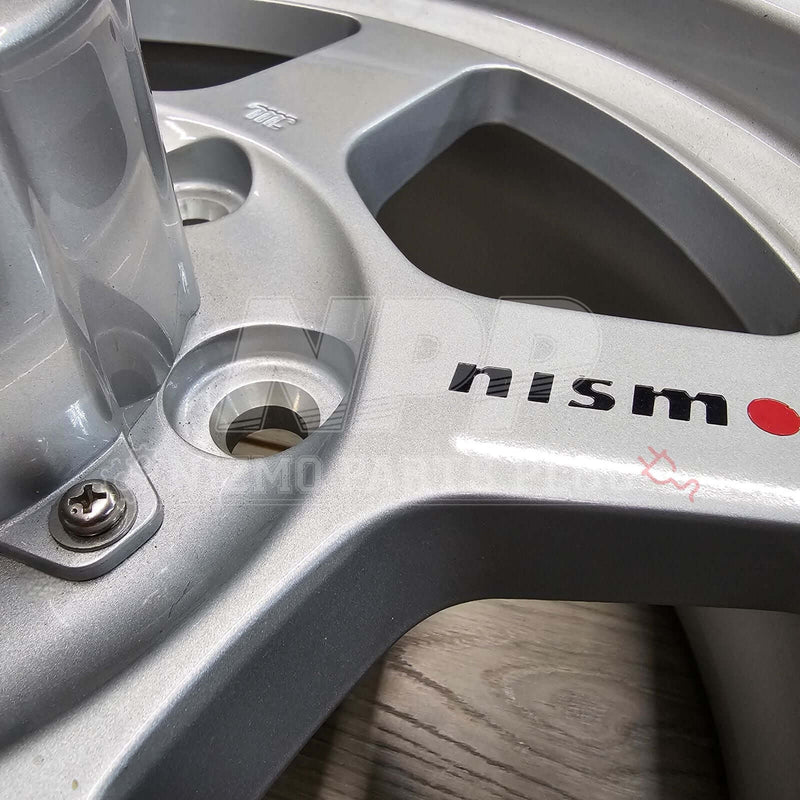Cargue la imagen en el visor de la galería, Nismo Frontier Rays Engineering TE37X Wheel Assembly 16x7 6 lug close-up view showcasing the design and logo details.
