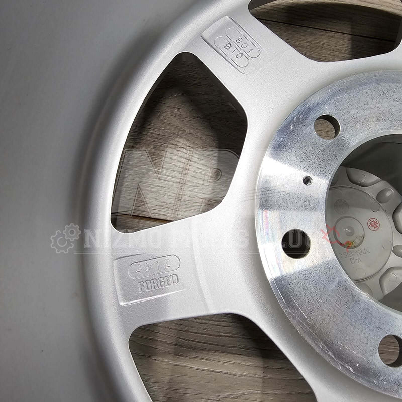 Cargue la imagen en el visor de la galería, Nismo Frontier Rays Engineering TE37X Wheel Assembly 16x7 6 lug close-up showing forged details and design elements.