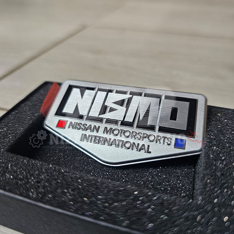 Load image into Gallery viewer, Nissan 40th Anniversary NISMO Old Logo Fender Emblem - NizmoPartsPlug