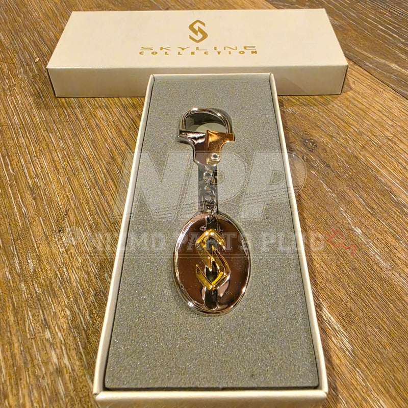 Cargue la imagen en el visor de la galería, Vintage Nissan Skyline Collection Gold Emblem Keyring / Keychain