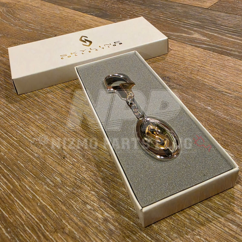 Cargue la imagen en el visor de la galería, Vintage Nissan Skyline Collection Gold Emblem Keyring / Keychain