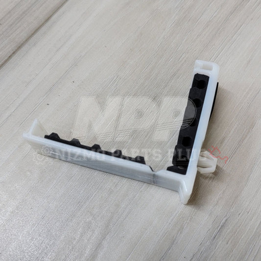 Abrazadera de la línea de freno del Nissan R32 Skyline (cortafuegos)