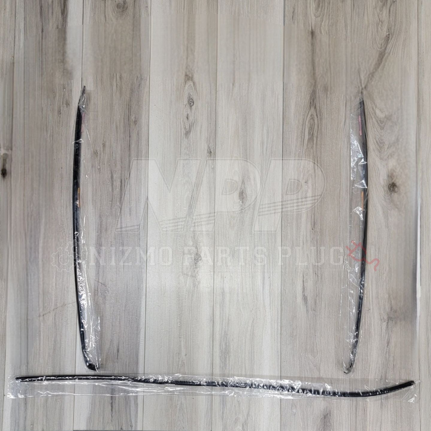 Nissan R32 Skyline Front Windshield Molding Set - NizmoPartsPlug