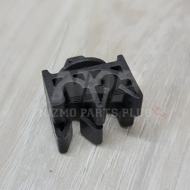 Load image into Gallery viewer, Nissan OEM 2 Line Clutch/Brake/Fuel Line Clip - NizmoPartsPlug