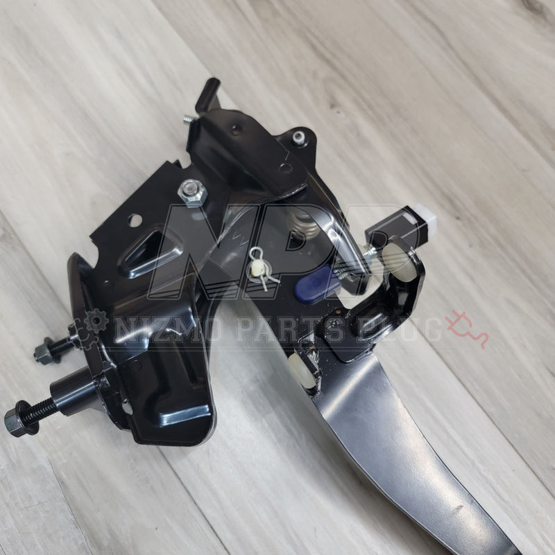 Load image into Gallery viewer, Nissan R34 Skyline GT/GTT Manual Clutch Pedal Set (Series 2) - NizmoPartsPlug