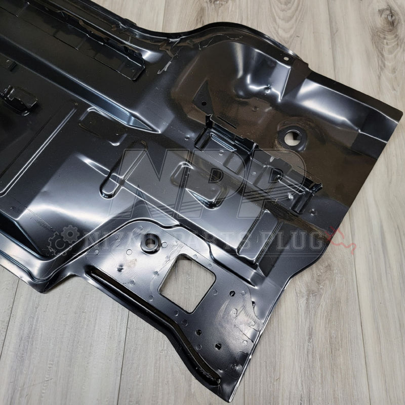 Load image into Gallery viewer, Nissan R34 Skyline Coupe Trunk Structural Rear Panel - NizmoPartsPlug