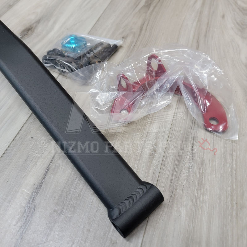 ギャラリービューアに画像をロードする, New Nismo front strut brace and red brake master cylinder stopper for R33/R34 Skyline with included hardware.