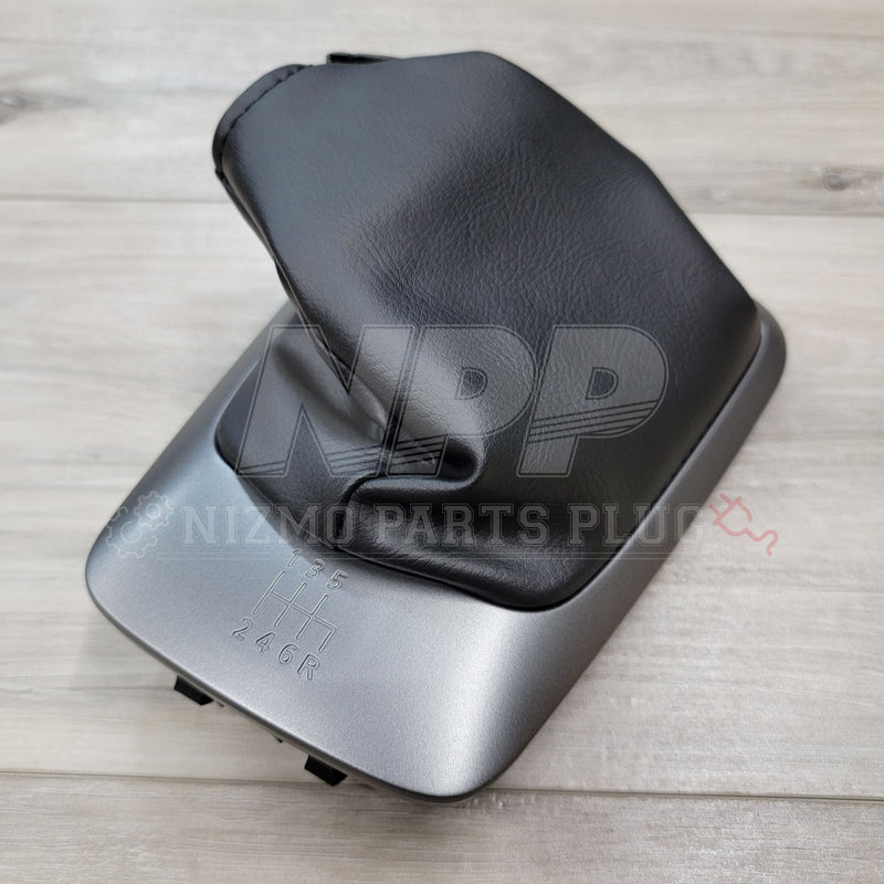 Load image into Gallery viewer, Nissan S15 Silvia 6-Speed Shift Boot Console Shifter Set - NizmoPartsPlug