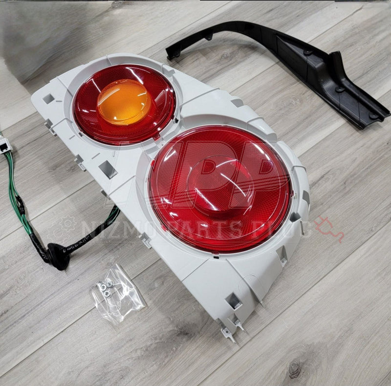 Load image into Gallery viewer, Nissan R34 Skyline Coupe Taillight Assembly Set - NizmoPartsPlug