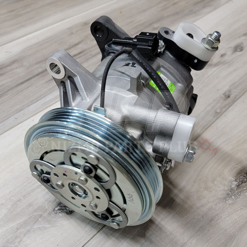 Load image into Gallery viewer, Nissan R34 Skyline GT-R AC Compressor Assembly - NizmoPartsPlug