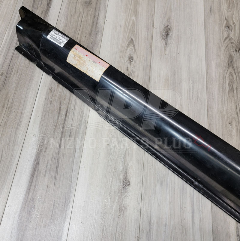 ギャラリービューアに画像をロードする, New black lower rocker metal panel for Nissan S13 240SX with original OEM sticker attached.