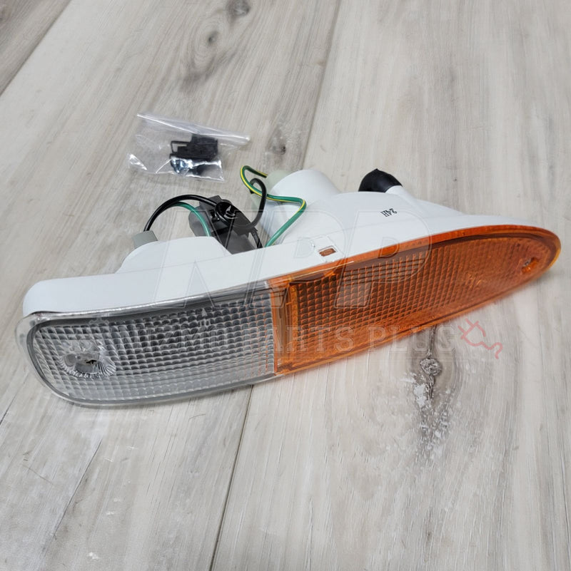 ギャラリービューアに画像をロードする, Nissan S13 180SX JDM Amber/Clear 50/50 Turn Signal Lamp Set - NizmoPartsPlug