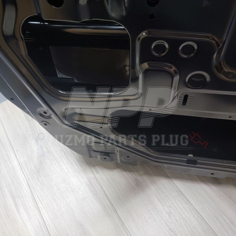 Load image into Gallery viewer, Nissan R34 Skyline Coupe Front Door Assembly LH - NizmoPartsPlug
