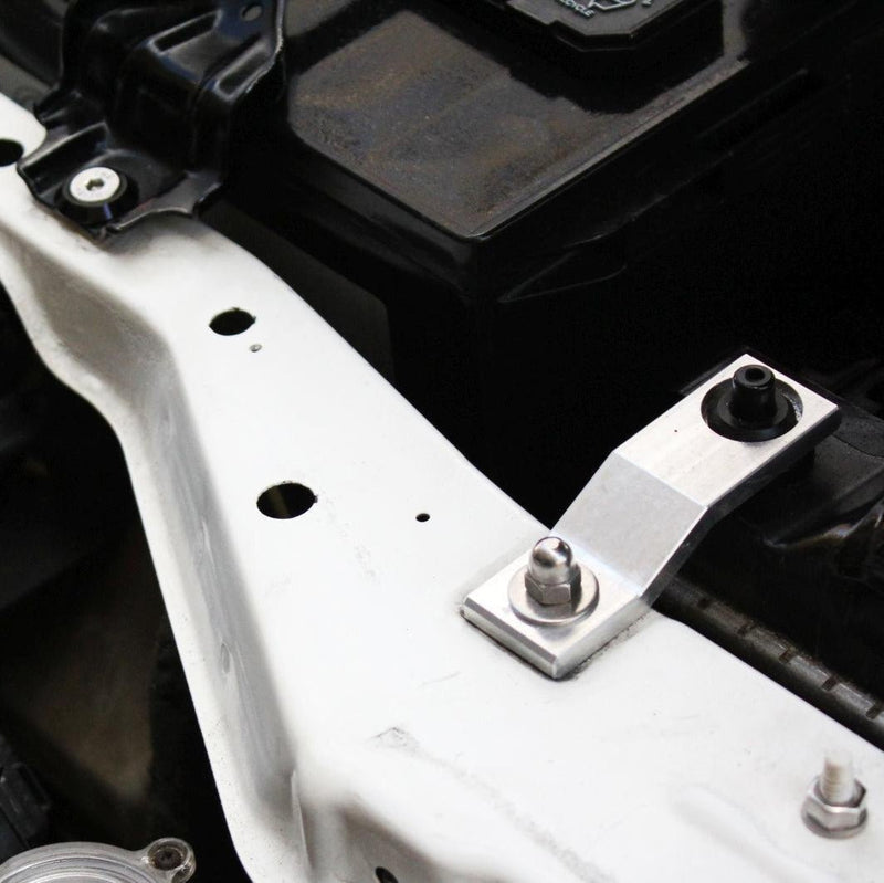 Cargue la imagen en el visor de la galería, ZSPEC billet aluminum and stainless fastener kit installed on a Nissan 240SX S14 engine bay.