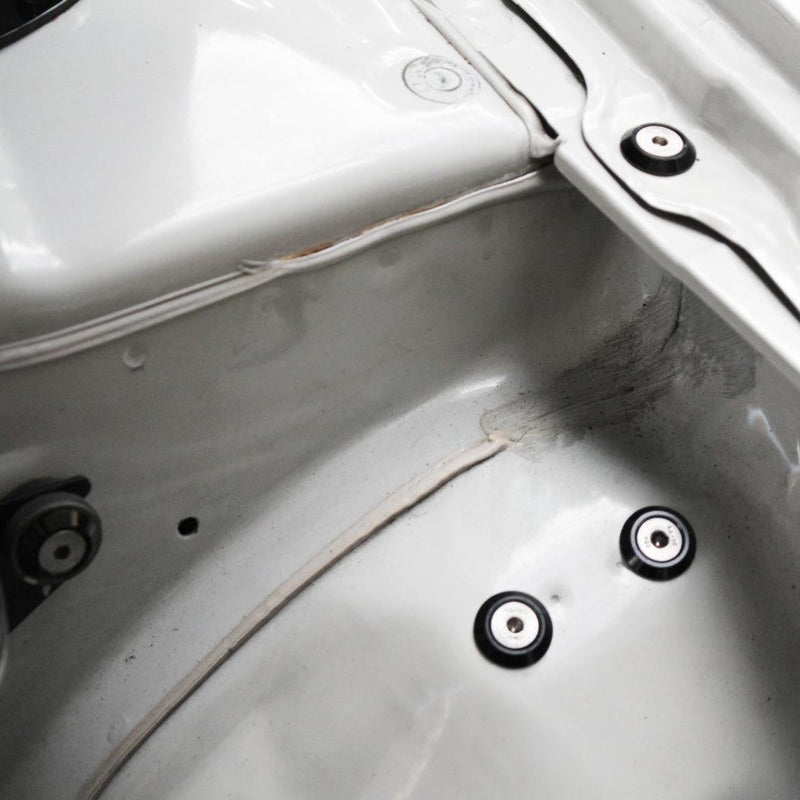 Cargue la imagen en el visor de la galería, ZSPEC Stage-1 dress-up bolt kit in white Nissan 240SX S14 engine bay featuring black and stainless fasteners.