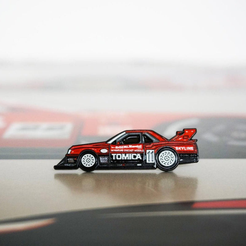 Load image into Gallery viewer, Red and black Nissan Skyline RS Silhouette Formula race car collector lapel pin with Tomica branding.