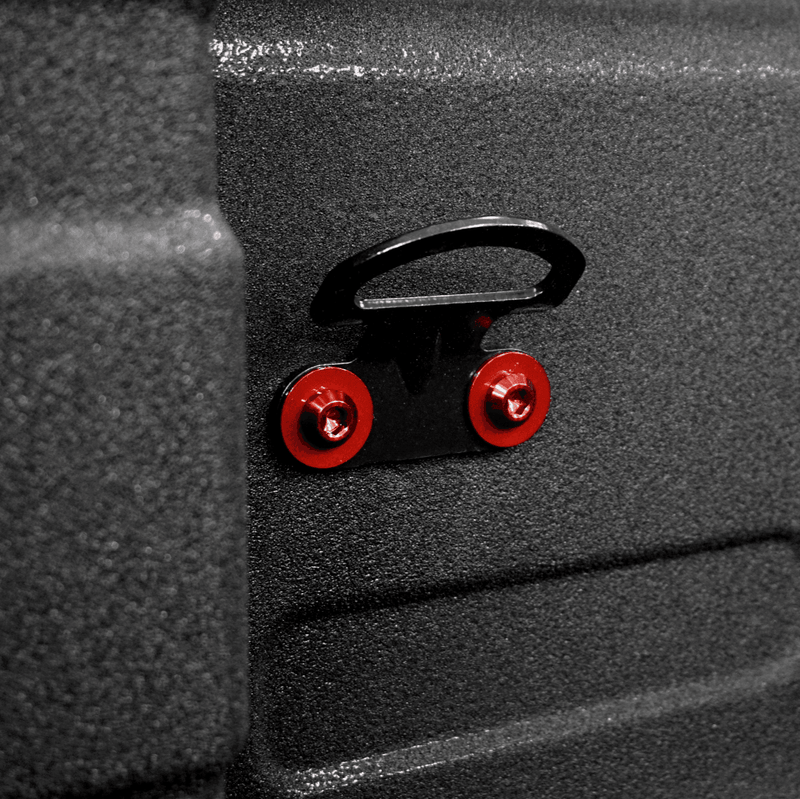 ギャラリービューアに画像をロードする, ZSPEC bed rope hook fastener kit for Nissan Frontier D40/D41 with red hardware installed on a black truck bed.