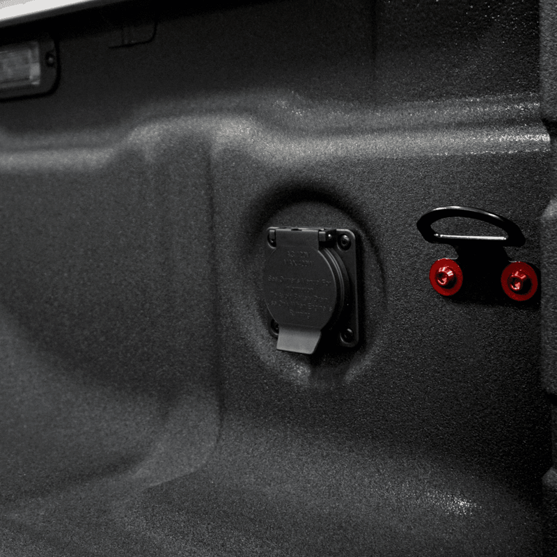 ギャラリービューアに画像をロードする, ZSPEC bed rope hook fastener kit for Nissan Frontier D40/D41 with red hardware installed in truck bed.