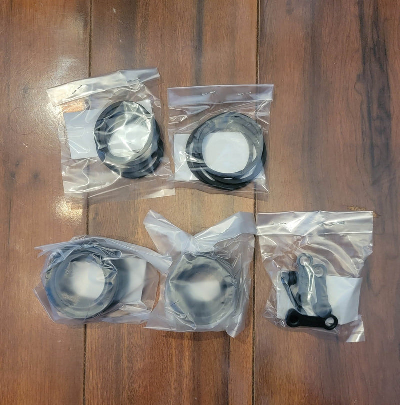 Load image into Gallery viewer, Nissan R33/R34 Skyline GTR Brembo Front Caliper Seal Kit (PitWork Kit) - NizmoPartsPlug
